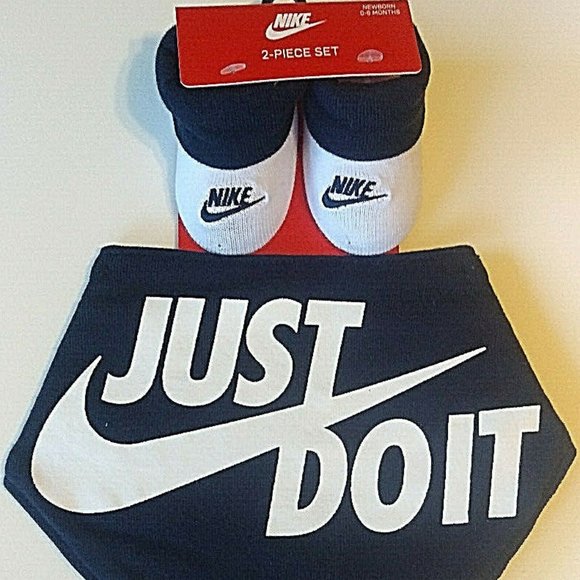 Nike Infant 2 Pc Set Bib & Booties - Picture 1 of 5